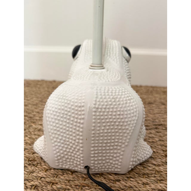 White Mid 20th Century Italian Jean Rogers Style Hobnail Frog Lamp For Sale - Image 8 of 12