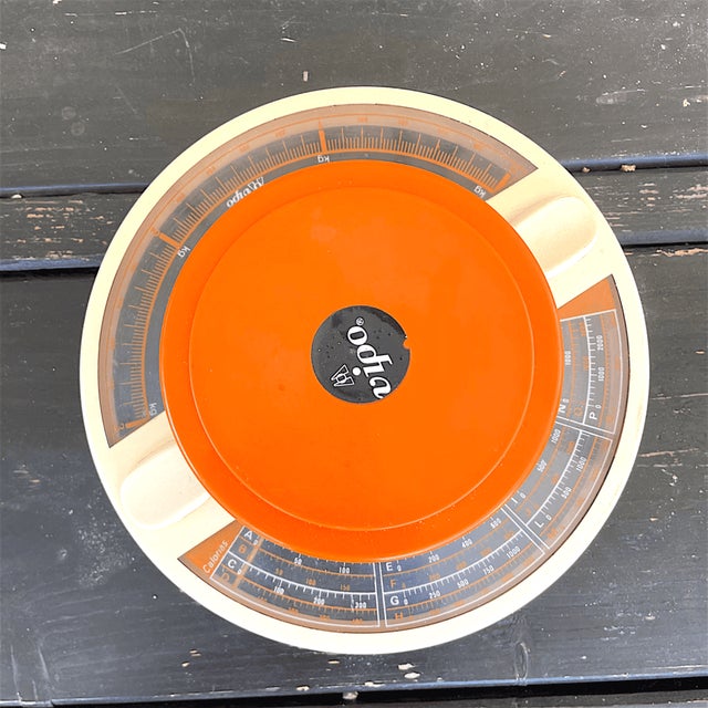 1970s Space Age Orange Flying Saucer Mechanical Kitchen Scale with Calorie Counter from Vipo, 1970s For Sale - Image 5 of 10