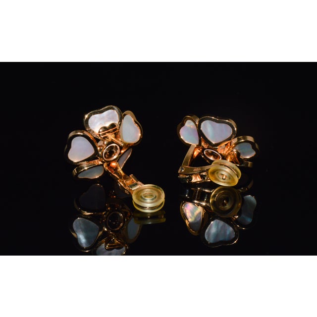 Modern Late 20th Century Pair of Chopard Happy Hearts Flowers Diamond Mother of Pearl 18k Rose Gold Earrings For Sale - Image 3 of 15