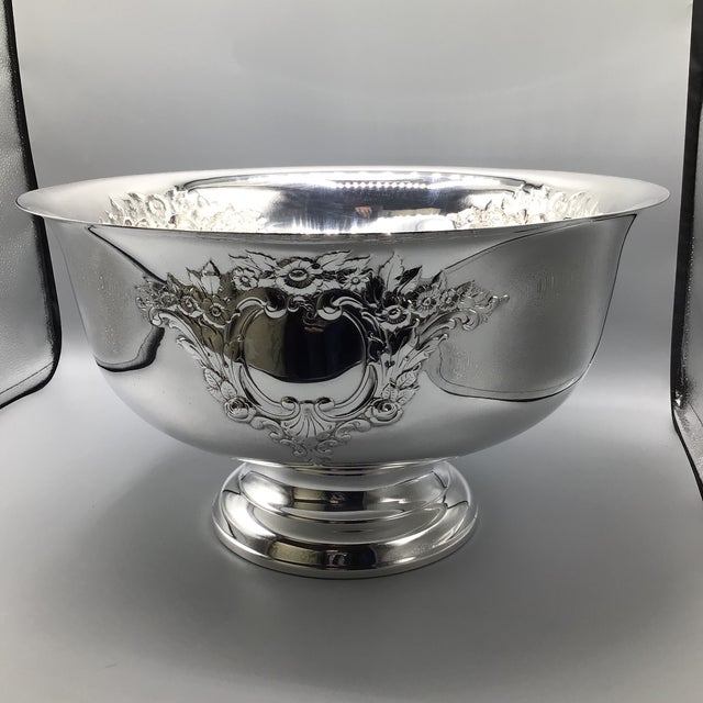 Oneida Vintage Oneida Castle Court Silver Plated Punch Bowl Set-Punch Bowl, 12 Cups, 2 Ladles, 1 Platter-Set of 16 For Sale - Image 4 of 12
