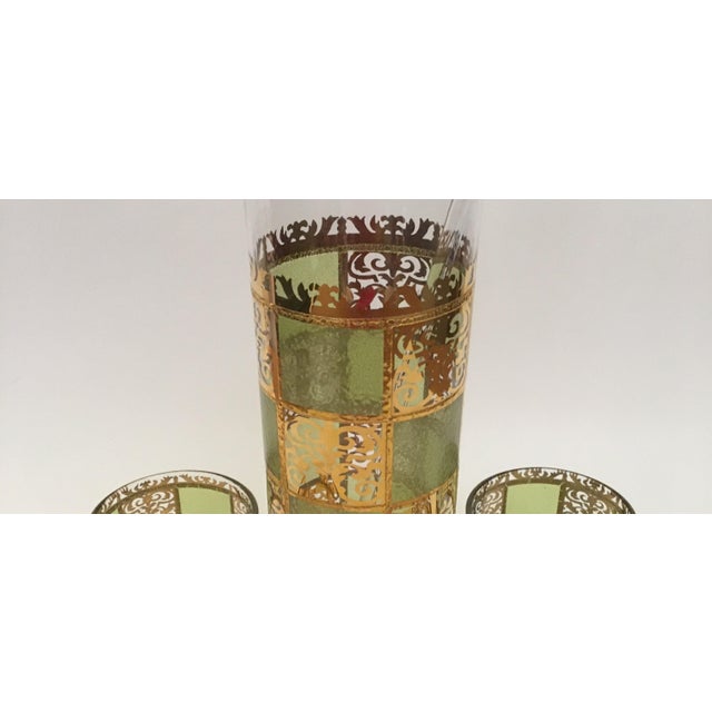 Culver Ltd. Mid-Century Modern Culver Prado Martini Pitcher Set With Four Footed Glasses- 6 Pieces Very Retro! For Sale - Image 4 of 5