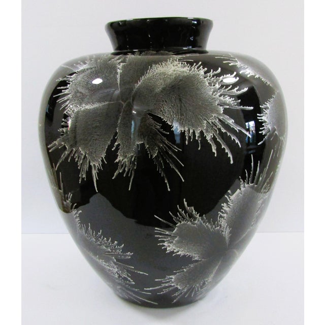 Vintage 1960s Large Black Lacquer Over Bamboo Urn Vase With Silver Floral Design For Sale In Miami - Image 6 of 9