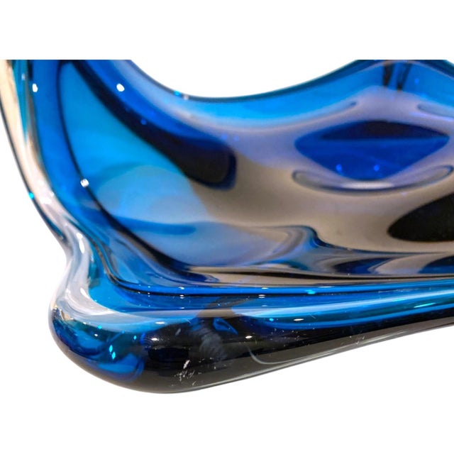 Large Stingray Glass Centerpiece Bowl 21" Oversize Blue Nautical Coastal Decor For Sale In San Francisco - Image 6 of 18