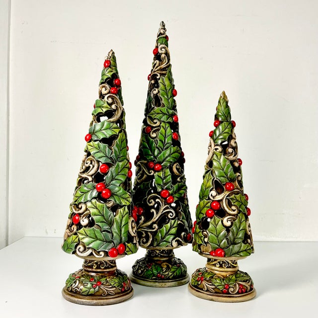 1990s Vintage Americana Boho Chic Christmas Holly Topiary Trees Holiday Accents - Set of 3. For Sale - Image 6 of 17