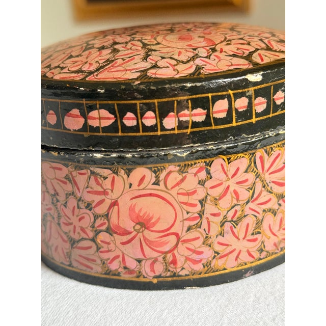 1970s Vintage 1970s Kashmiri Papier Mâché Floral Trinket Box Black Pink and Gold For Sale - Image 5 of 11