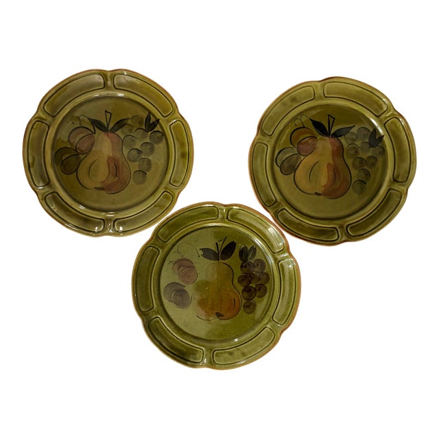 1960s Los Angeles Potteries Scalloped Dinner Plates - Set of 3 For Sale