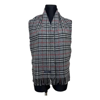 Burberry Grey Classic 100% Lambswool Scarf For Sale