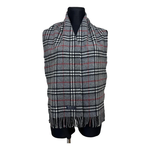 Burberry Grey Classic 100% Lambswool Scarf For Sale