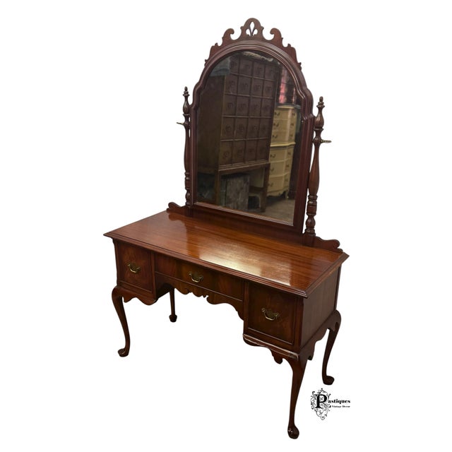 American Vintage Berkey & Gay Traditional Chippendale Style Mahogany Vanity & Mirror For Sale - Image 3 of 10
