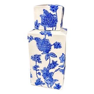 Blue and White Porcelain Square Lidded Jar For Sale