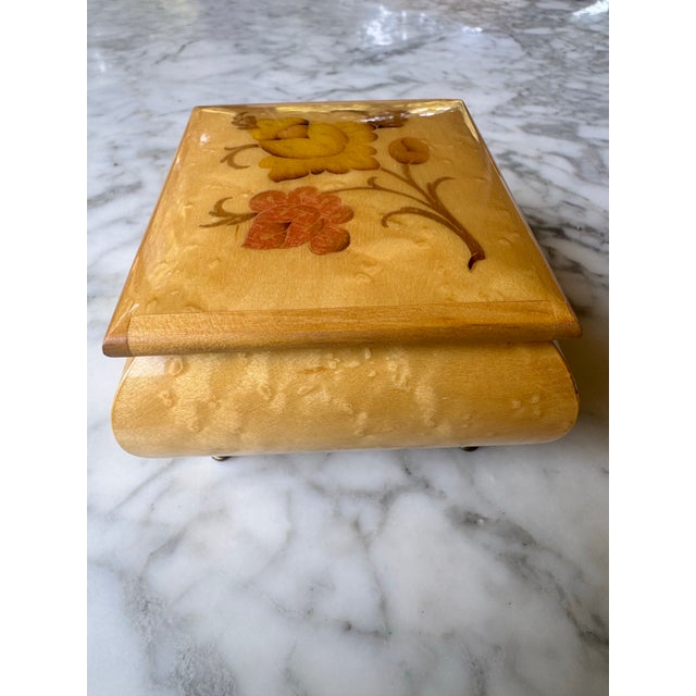 Midcentury Italian Burl Wood & Brass Music Box With Floral Design For Sale - Image 4 of 12