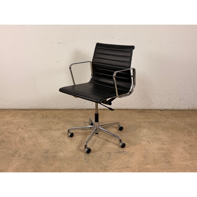 Black EA 117 Aluminium Chair by Charles & Ray Eames for Vitra For Sale - Image 8 of 8