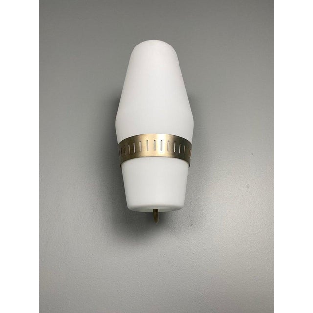 This wall lamp was produced in Italy by Stilnovo in the late 1950s. It features a nickel-plated brass frame and a...