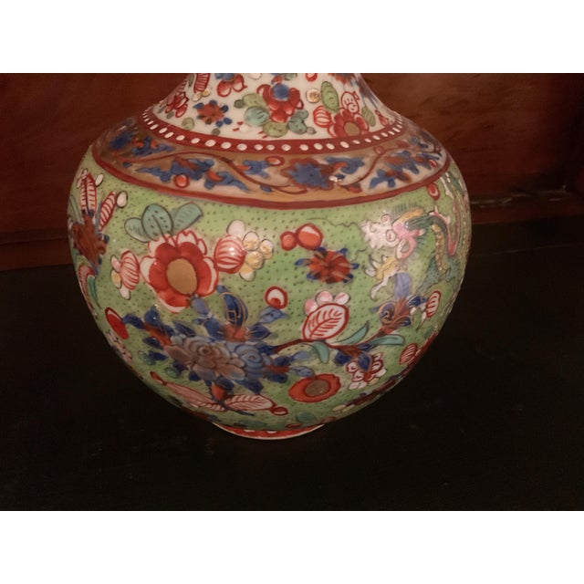 Early 19th Century “Like Pair of Chinese Export Clobbered Vases For Sale In Dallas - Image 6 of 10