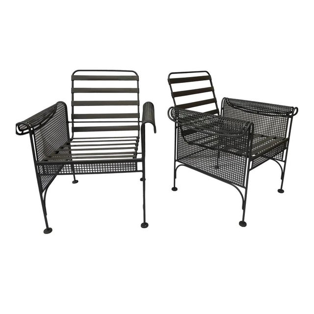 This authentic Russell Woodard patio set is a timeless example of mid-century modern design, featuring a round glass-top...