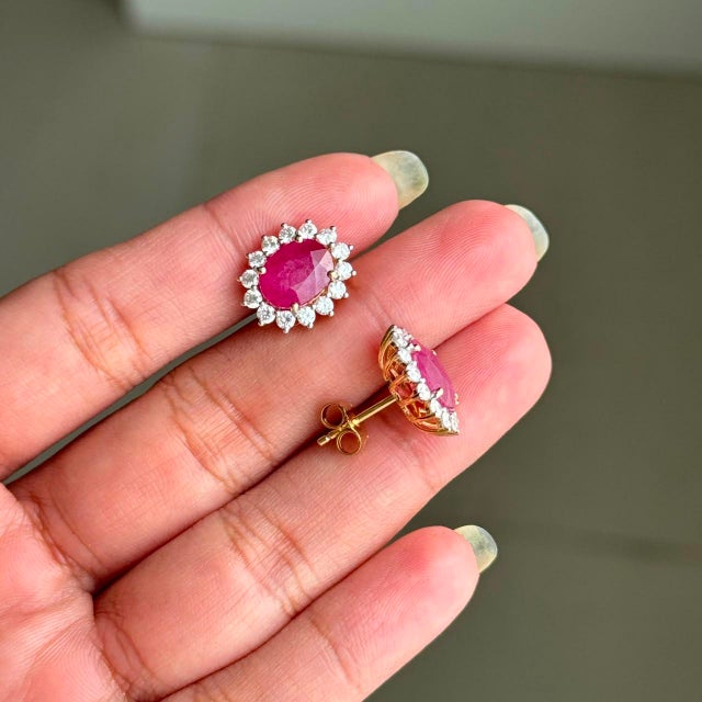 18k Gold 4.86ct Vivid Red Ruby & 1.04ct Diamond Halo Sunburst Stud Earrings- 2 Pieces For Sale In New York - Image 6 of 16