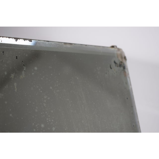 This table mirror by Luigi Fontana is a refined Italian piece dating back to the 1940s. Crafted from mirrored glass with a...