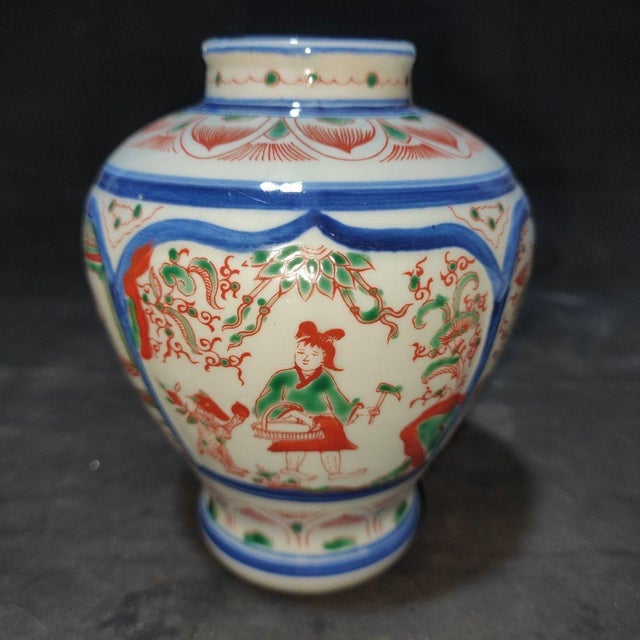 Chinese 1950s Wucai Porcelain Jar, Chinese Open Window Figural & Phoenix Scene Pot For Sale - Image 3 of 8