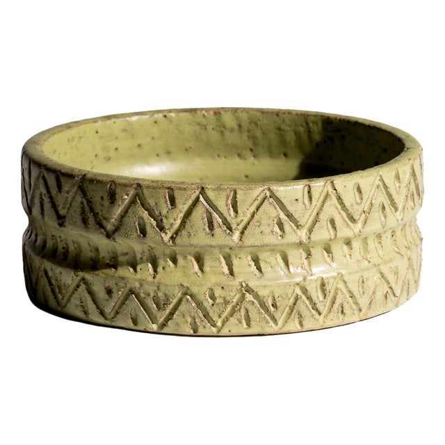 Pistachio Green Incised Ceramic Alla Moda Bowl attributed to Fratelli Fanciullacci, Italy, 1950s-1960s For Sale