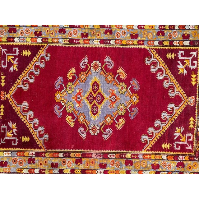 Very beautiful early 20th century Turkish rug with a beautiful design with a central medallion and nice colors with red,...