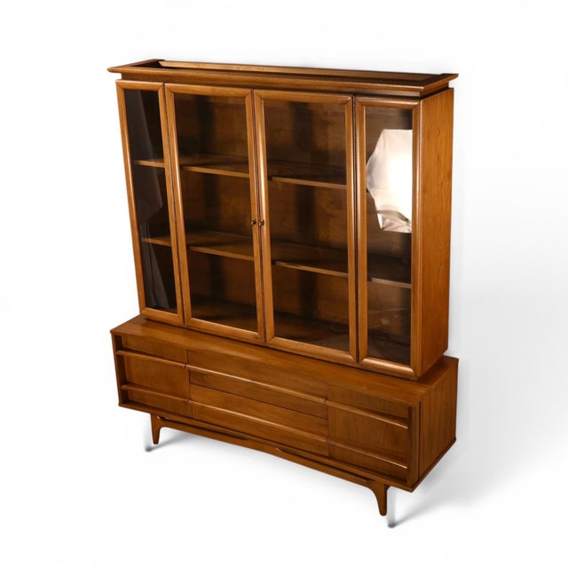 Young Manufacturing Concave Vintage Mid Century Modern China Cabinet C. 1960s, Attributed For Sale - Image 9 of 13
