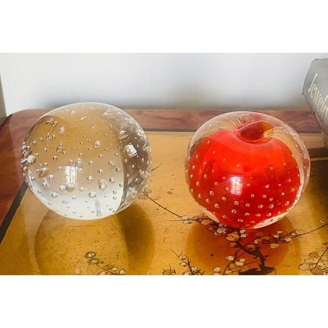 1960s Beautiful Contrast Controlled Bubbles Pair of Paperweights For Sale - Image 4 of 6