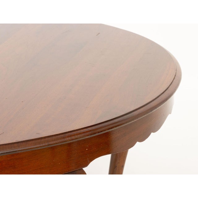 Late 20th Century Queen Anne Style Vintage Mahogany Circular Dining Table For Sale - Image 5 of 7