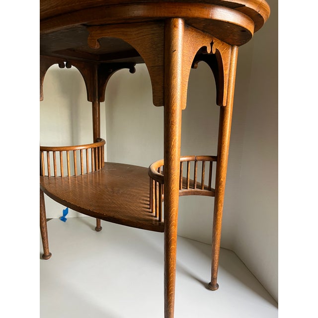 Aesthetic movement, c.1900, American made lovely occasional table made of oak with beveled quarter sawn oak top. Oval...