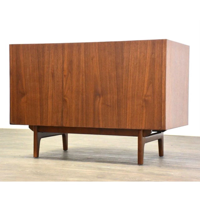 Jens Risom Jens Risom Walnut Cabinet Credenza For Sale - Image 4 of 8