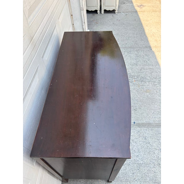 Early 20th Century Federal Revival Mahogany Bowfront Chest of Drawers For Sale In New York - Image 6 of 12