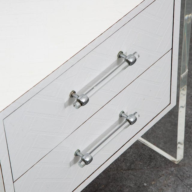 Mid Century Modern Nightstand 2 Drawers Lucite White 1970s Vintage Groovy Retro For Sale - Image 10 of 12