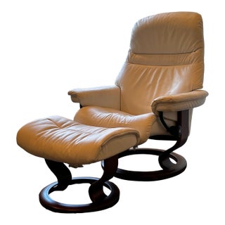 Mid 20th Century Scandinavian Ekornes Stressless Lounge Chair and Ottoman in White Leather & Rosewood For Sale