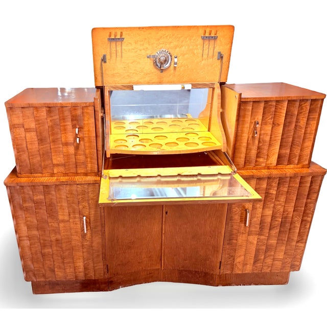 1930’s Art Deco Fluted Burr Walnut Cocktail Bar Server For Sale In New York - Image 6 of 12