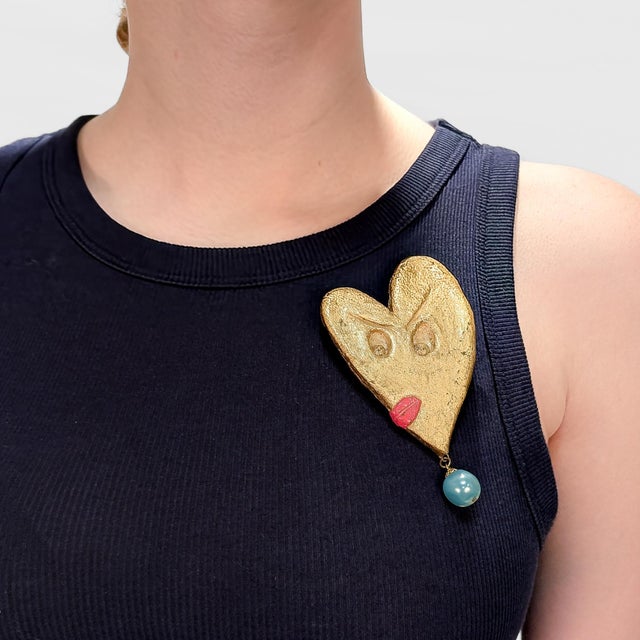 Modern Vintage Handmade BillyBoy* Gold Heart With Face Brooch, 1985 For Sale - Image 3 of 14