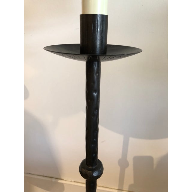 Traditional 1980s Hammered Forged Iron Floor Lamp With Lamp Shade For Sale - Image 3 of 5