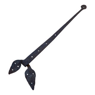 Early 19th Century Blacksmith-Forged Wrought Iron Strap Hinge With Leaf Terminals For Sale