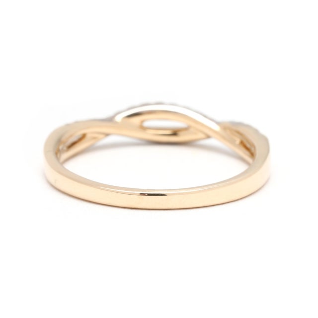 Modern 0.33ctw Diamond Criss Cross Band Ring, 14k Yellow Gold, Ring Size 6.5 For Sale - Image 3 of 6
