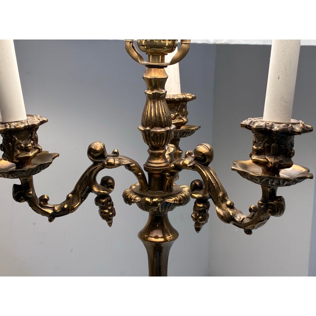 Vintage Rococo Cherub Figural Table Lamp — Hollywood Regency — Classical Putti Lighting For Sale - Image 4 of 10