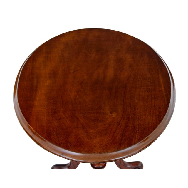 Antique Victorian Oval Occasional Table in Walnut, 1870 For Sale - Image 3 of 8