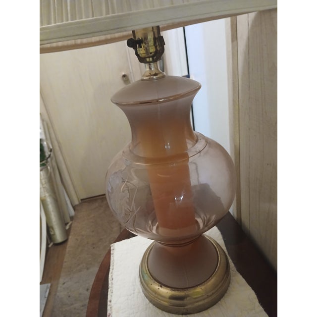 1970s Hollywood Regency Brass and Glass Ginger Jar Painted Lilies Table Lamp For Sale - Image 4 of 8