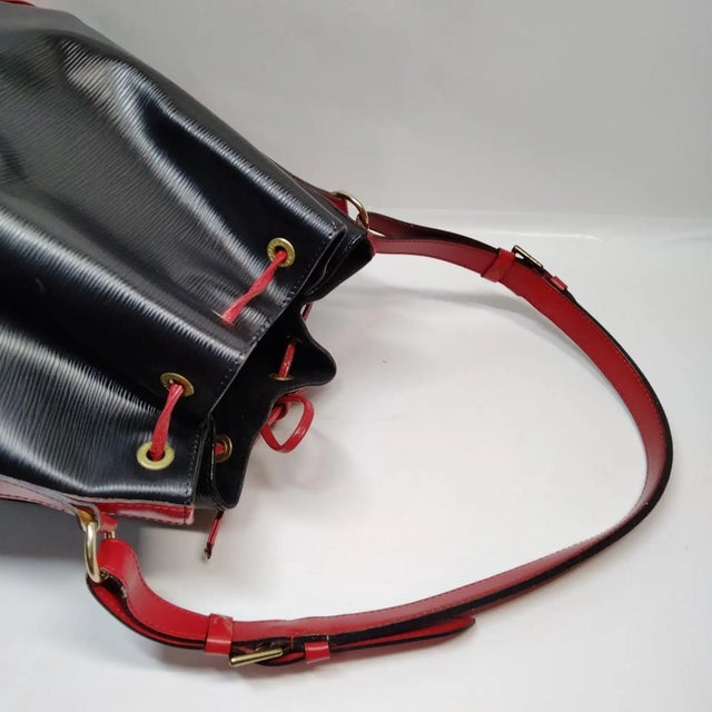 1994 Louis Vuitton Black and Red Epi Leather Shoulder Bag For Sale - Image 10 of 10