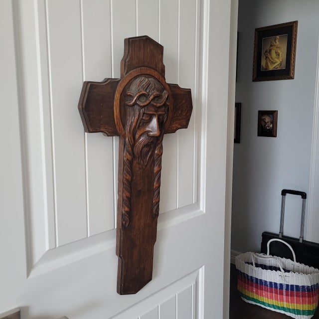 Art Deco Antique Art Deco Hand Carved Oak Crucifix Face of Jesus Wall Cross 25" Tall For Sale - Image 3 of 18
