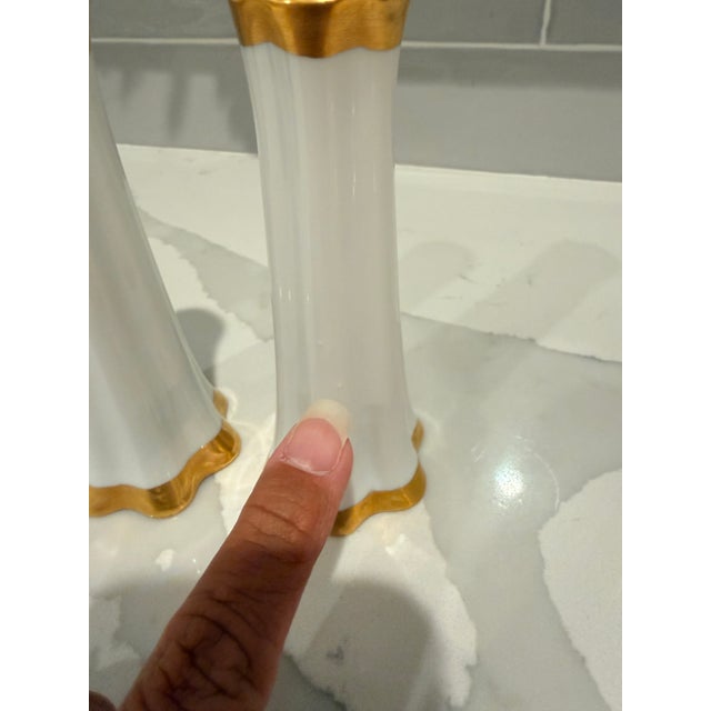 Vintage White and Gold Salt & Pepper Shakers For Sale In Jacksonville, FL - Image 6 of 7