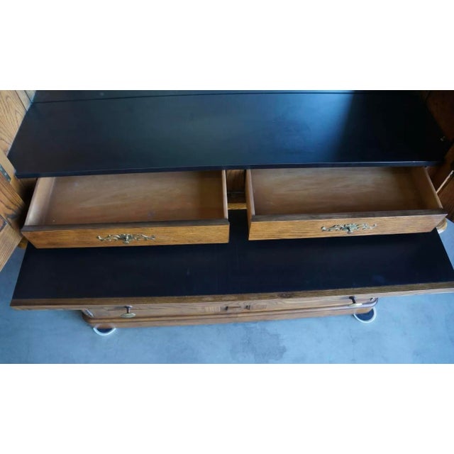 1980s 1980s Baker Furniture Lighted China Cabinet With Mirrored Back and Pull-Out Shelf For Sale - Image 5 of 6