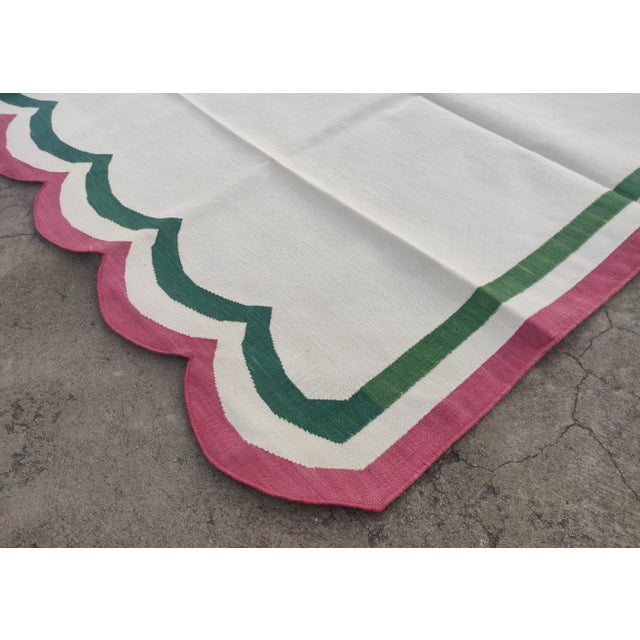 Not Yet Made - Made To Order Handmade Cotton Vegetable Dyed Scalloped Edge Rug Cream With Green and Raspberry Pink Border - 9x12 For Sale - Image 5 of 11