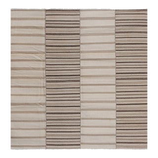 Mid-20th Century Handmade Turkish Flatweave Kilim Gallery Rug 9' X 9'5'' For Sale