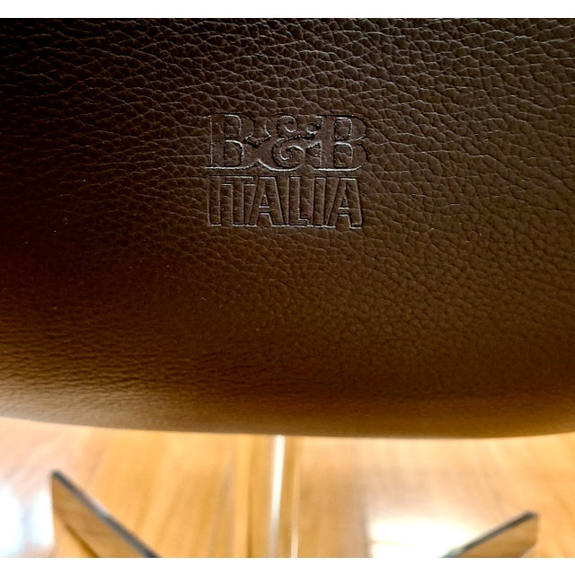 Set of Four B & B Italia 21st-Century “Tulip Sixty” Swivel Armchairs in Leather and Chrome For Sale - Image 15 of 17