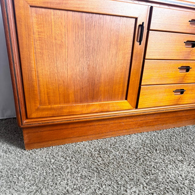 Mid Century Modern Teak Credenza For Sale In Miami - Image 6 of 12