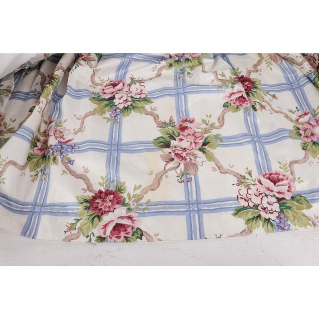 Late 20th Century Vintage Ethan Allen Chintz Queen Bed Skirt For Sale - Image 5 of 10