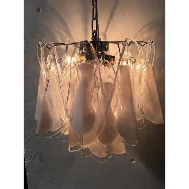 Contemporary Italian White and Transparent Murano Glass Chandelier by Simoeng For Sale - Image 3 of 8